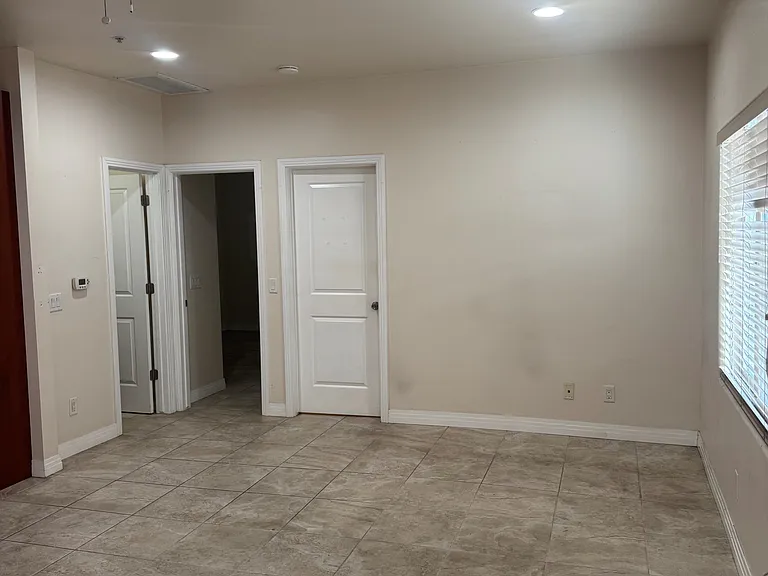 1295 University Ave #4 — Photo 17