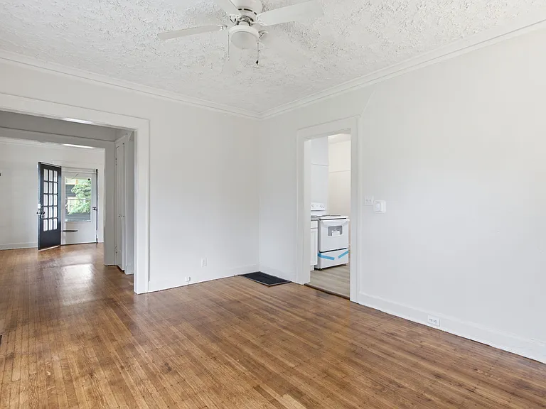 825 E 36th St — Photo 15