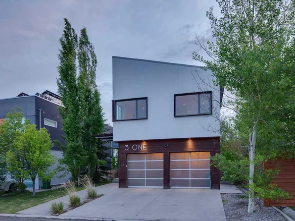 31 Wexford Way SW, Calgary, AB T3H 0H1