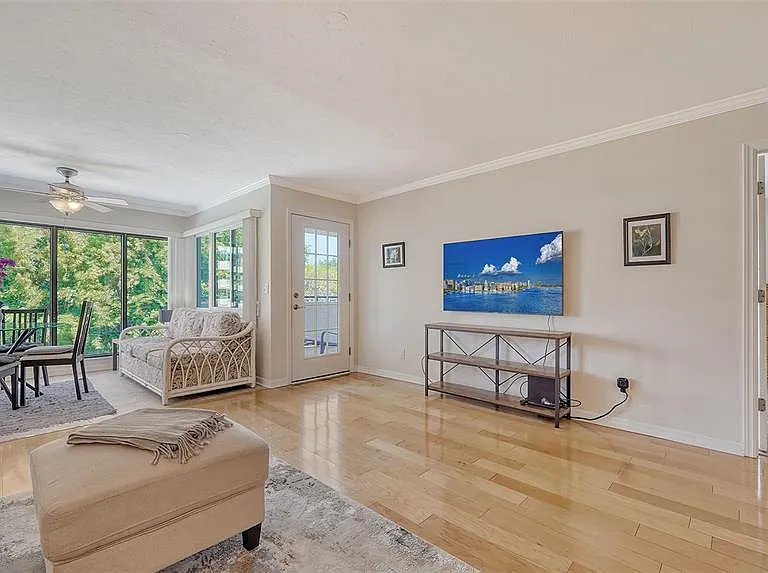 835 S Osprey Ave #201 — Photo 4