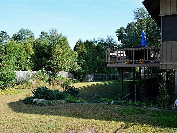 3rd image of 10 Pine Hill Dr