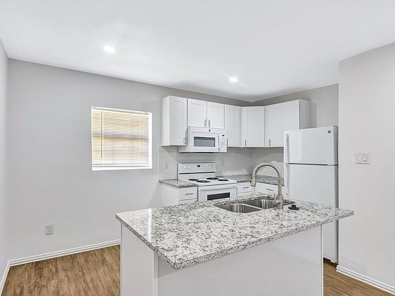 2nd image of 901 Bessie St APT 201