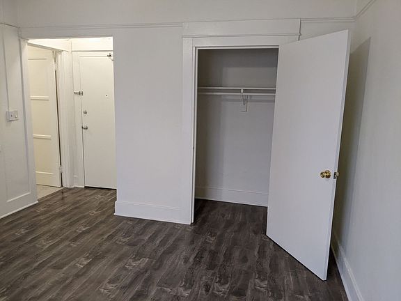 3rd image of 2913 S Flower St #C04