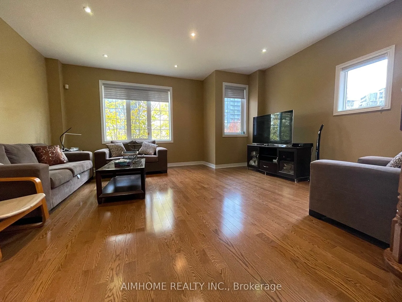 4 bed, $3,580 — Photo 2