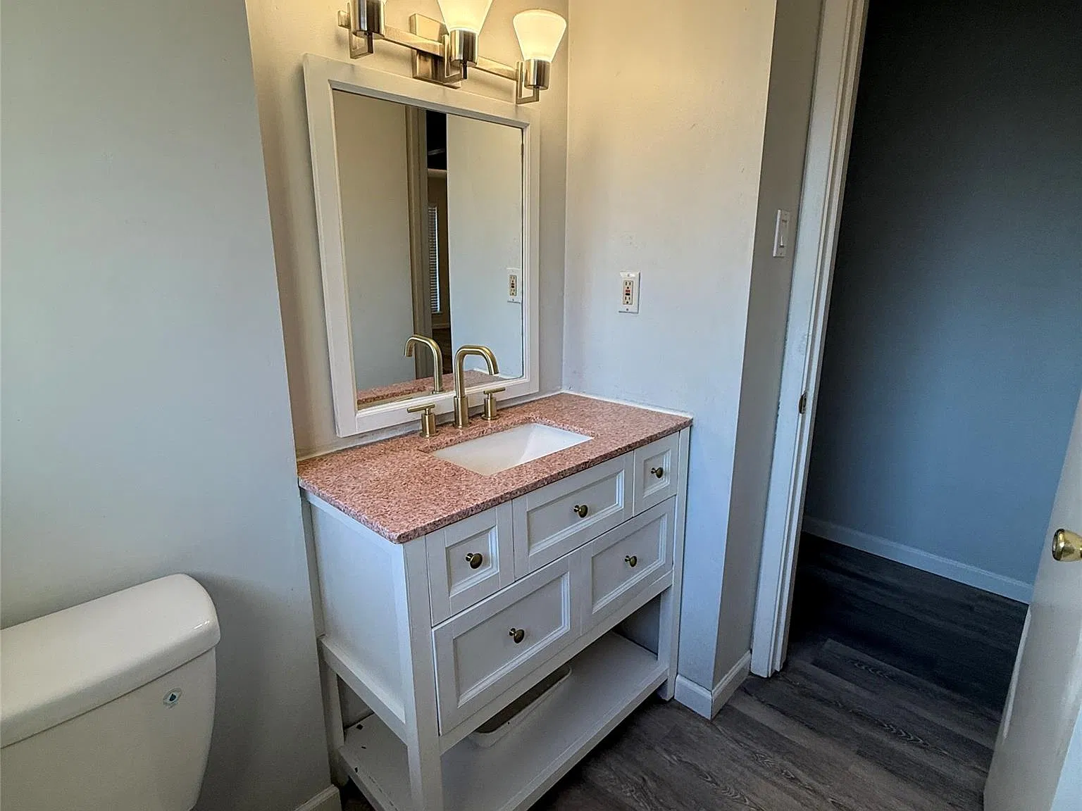 3 bed, 2.0 bath, 2100 sqft, $1,900 — Photo 4