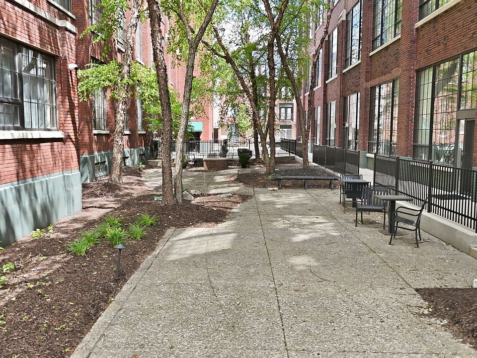 1st image of 624 E Walnut St APT 39