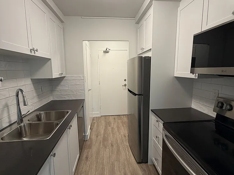 7 Albert St #403 — Photo 5