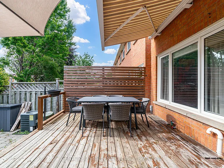 30 Queensmill Ct — Photo 45