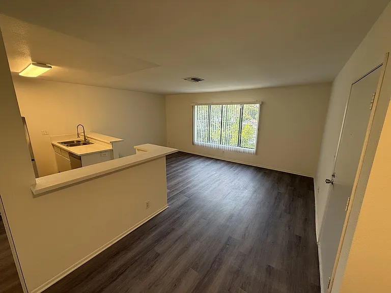 14543 Burbank Blvd — Photo 33
