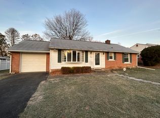 126 Bayberry Dr, Lancaster, PA 17603