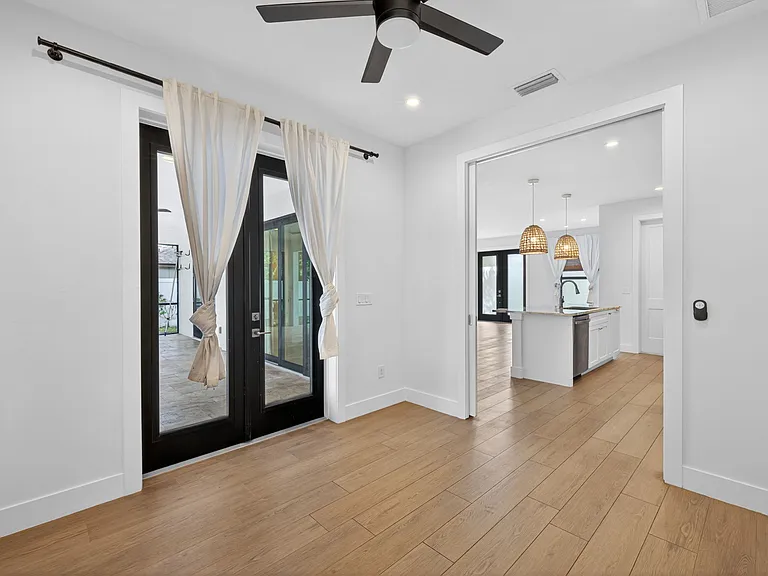 1218 SW 9th Ct — Photo 16