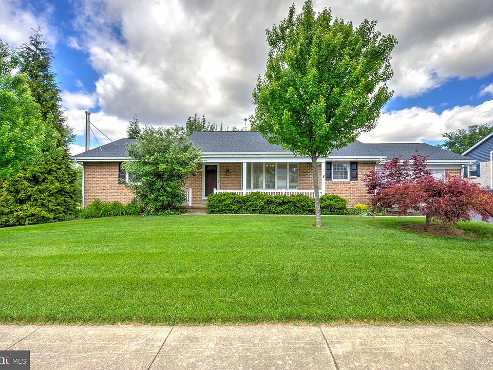 1st image of 13 Meadow Ln