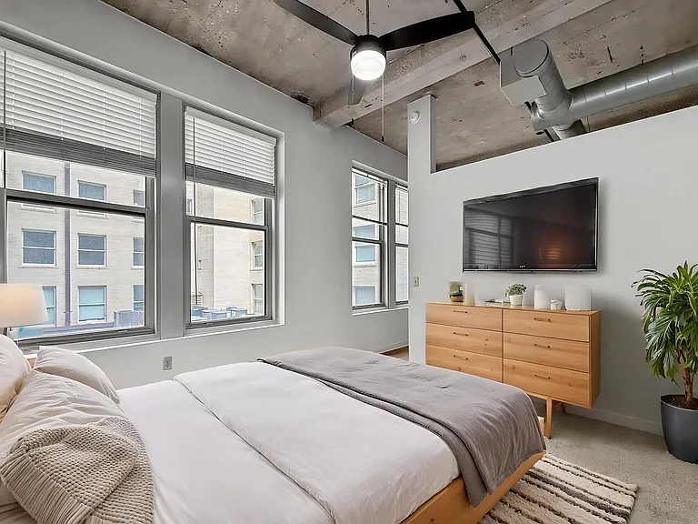 Library Lofts — Photo 8