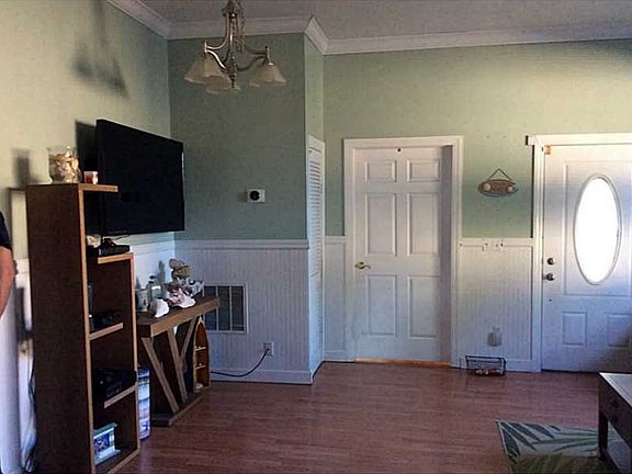 3rd image of 193 N Oak St