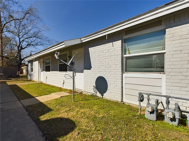 1906 Finfeather Rd #D — Photo 4