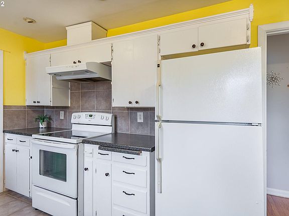 3rd image of 813 N 16th Ave