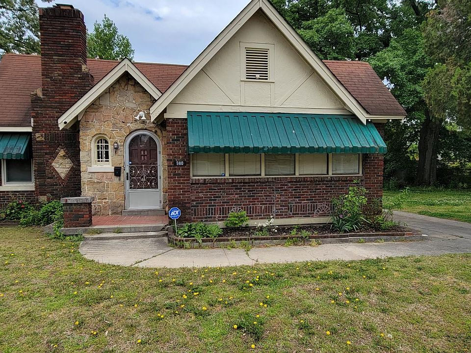 1st image of 980 Maury St