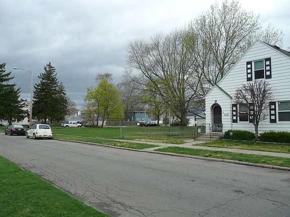 5th image of 919 Miner St