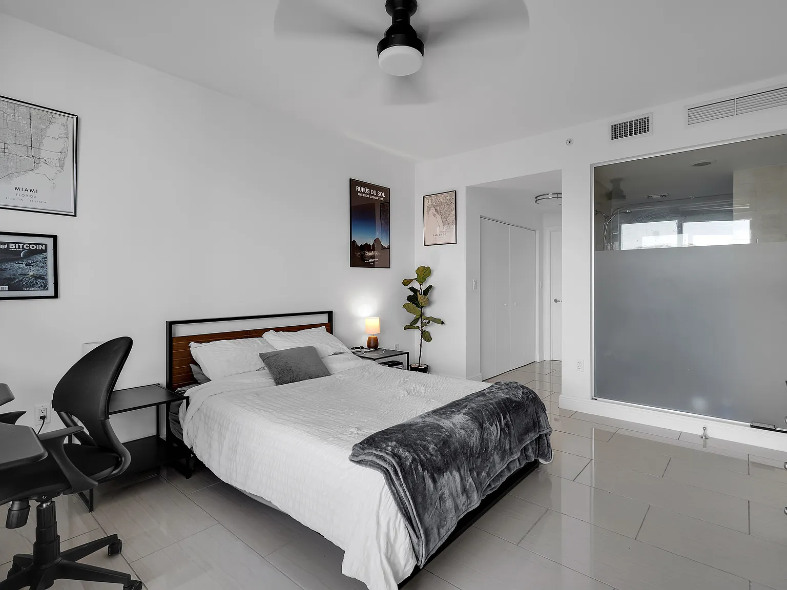 2 bed, 1114 sqft, $3,900 — Photo 2