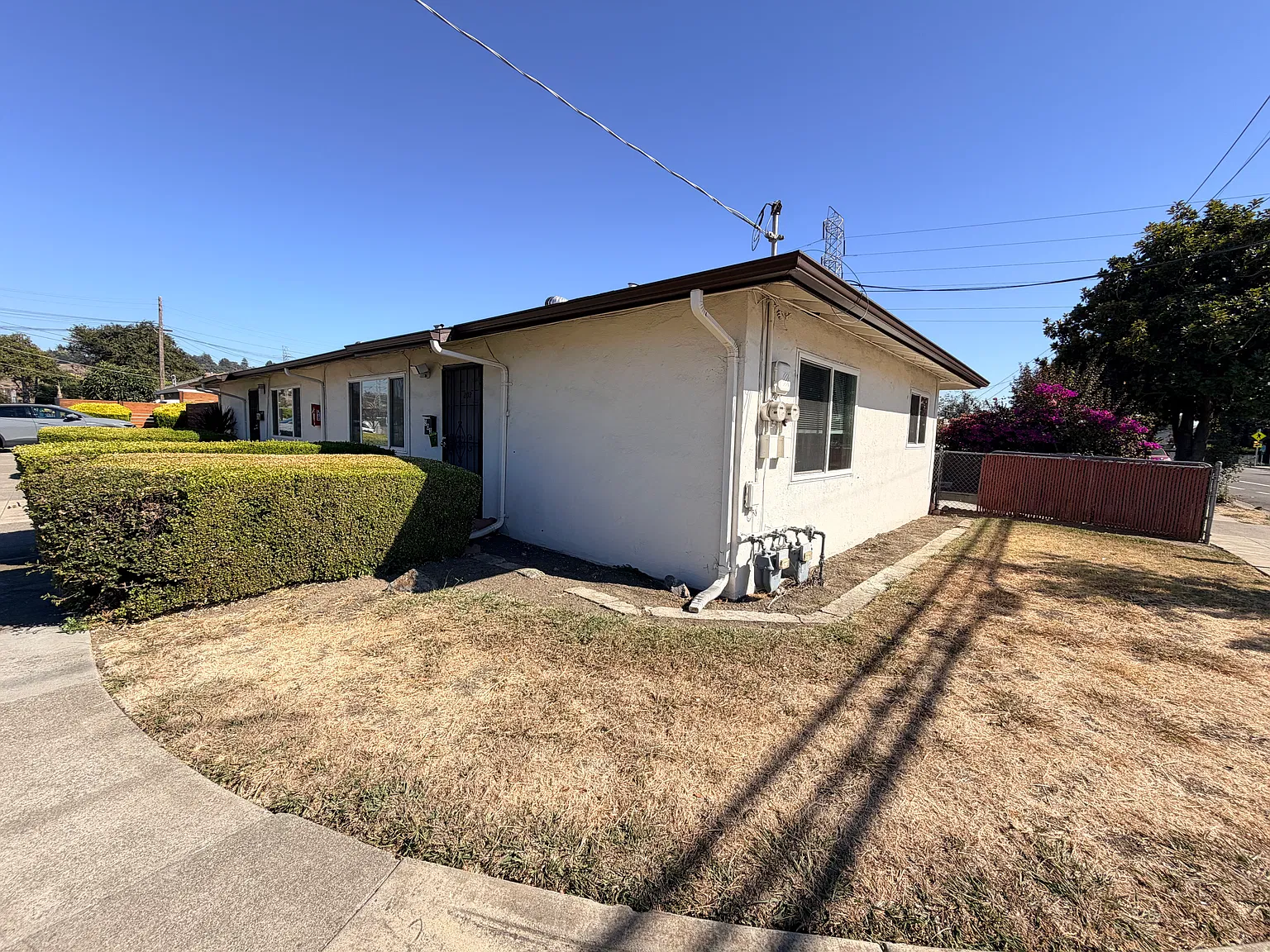 303 Berry Ave — Photo 3