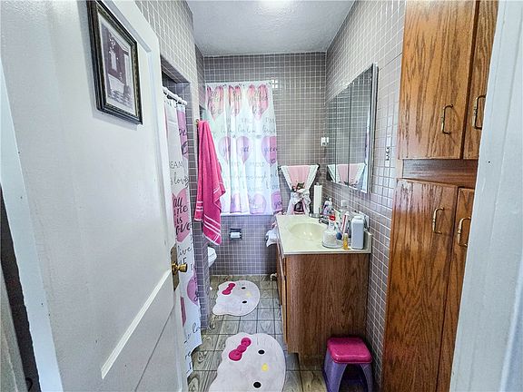 5th image of 378 Scio St