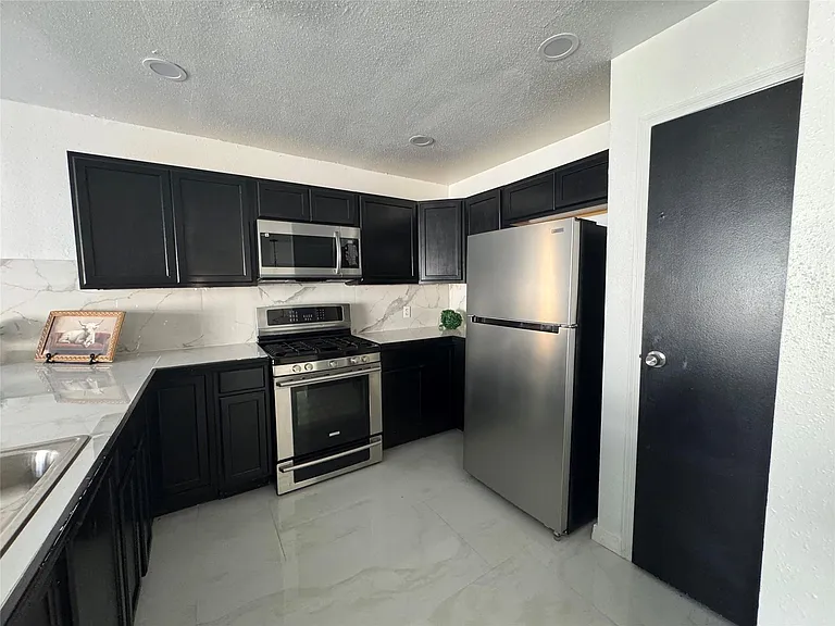 5409 Deborah Ln — Photo 10