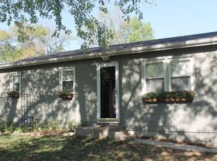7709 N McGee St, Gladstone, MO 64118