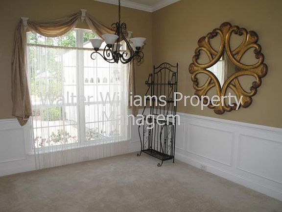 2nd image of 921 Oxford Dr