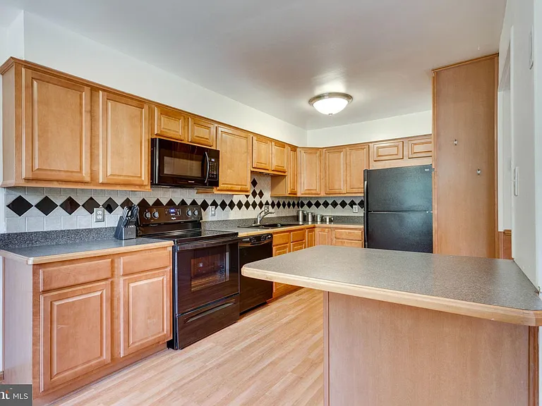 9427 Cherwek Dr — Photo 2