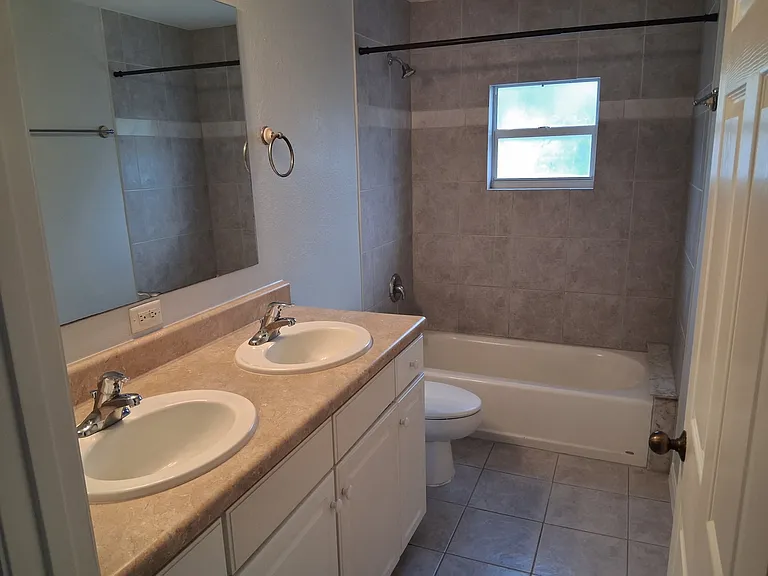 7758 Suncoast Dr — Photo 15
