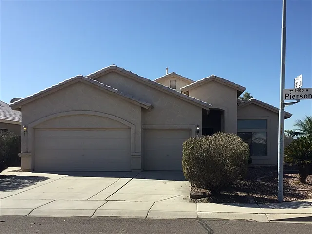9435 W Pierson St — Photo 1