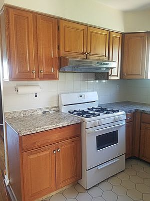 1st image of 861 Revere Ave #3
