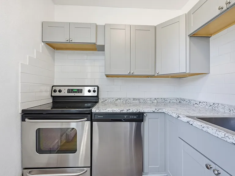 401 Rose St #2 — Photo 8