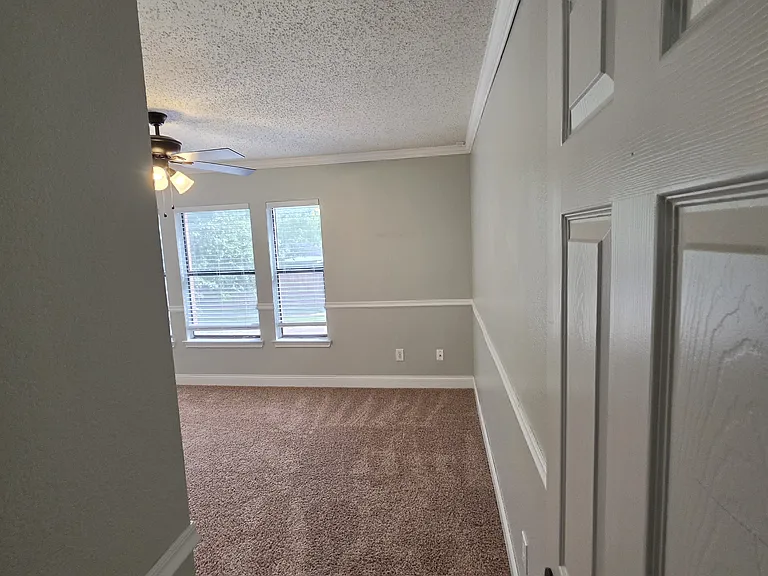 6511 White Oaks Ln — Photo 30
