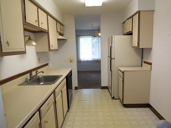 3rd image of 3012 Roberts Dr APT 6
