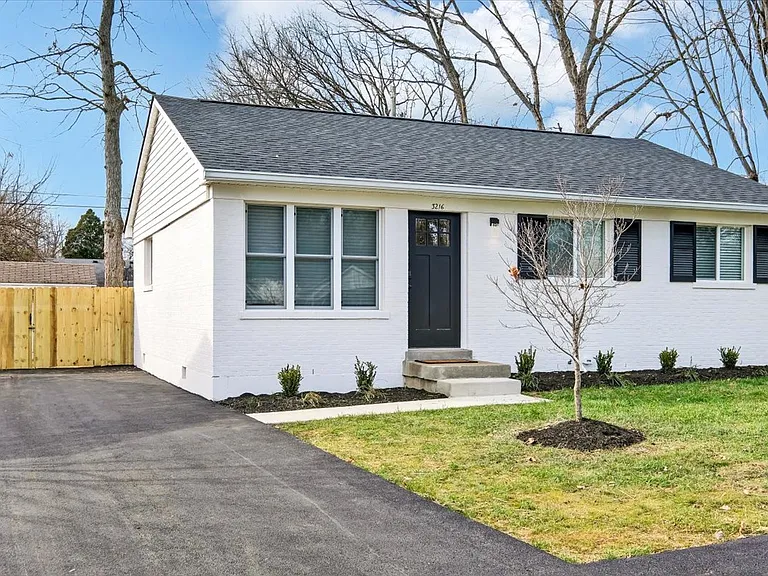 3216 Wellingmoor Ave — Photo 2