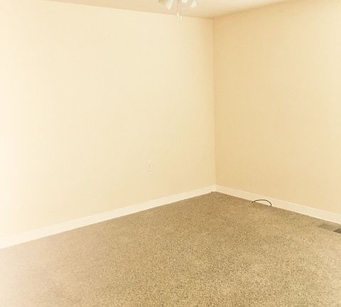 4th image of 301 Roden Ln