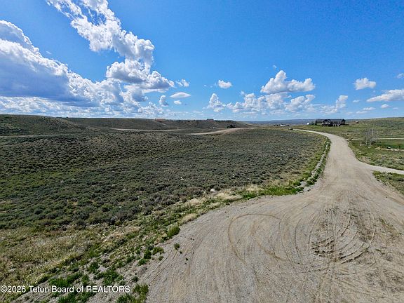 4th image of Little Loop Rd