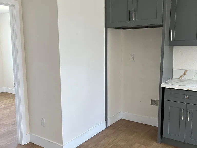 8731 S Figueroa St #8733-1/2 — Photo 9