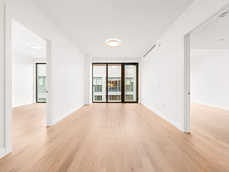 255 Lorimer St #111 — Photo 4