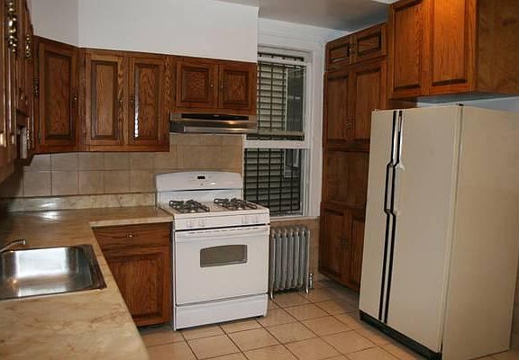2nd image of 126 Park Hill Ave APT 1F