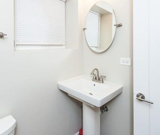 4th image of 2722 N Monticello Ave #214