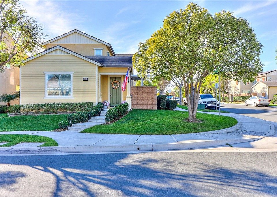 1st image of 3074 S Cambridge Dr