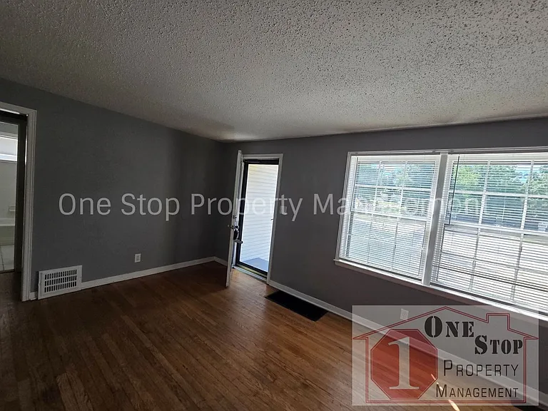 7037 Askew Ave — Photo 5