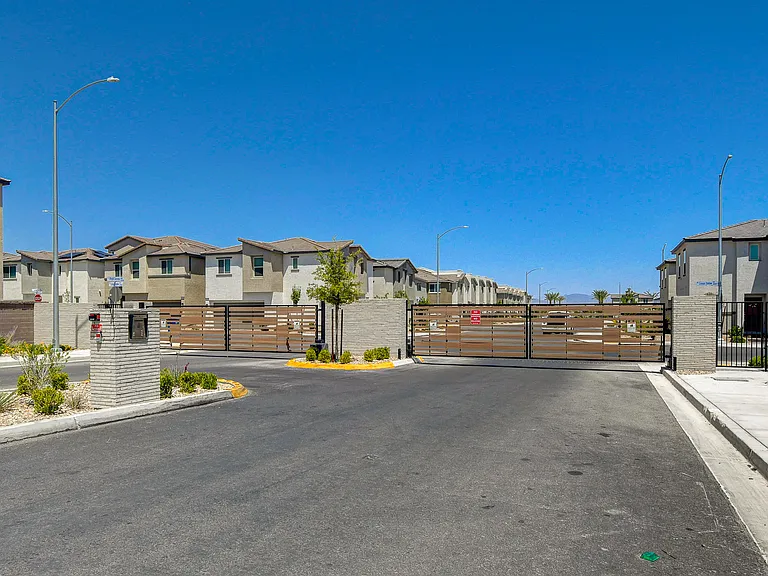 6924 Spicy Merlot St — Photo 47