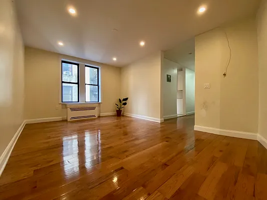 Rented by Bohemia Realty Group | media 10