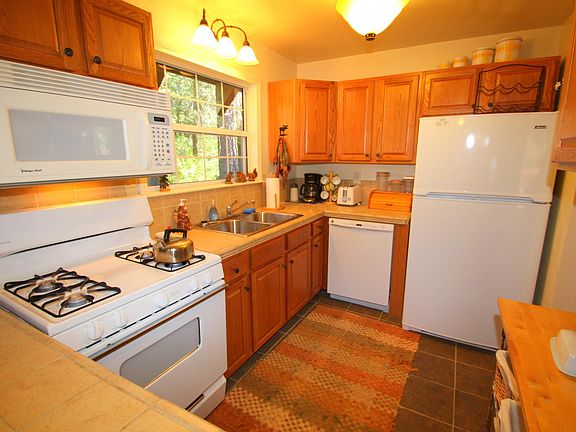 3rd image of 15371 Conifer Dr