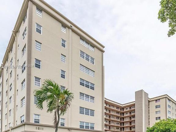 2nd image of 1811 Jefferson St APT 210