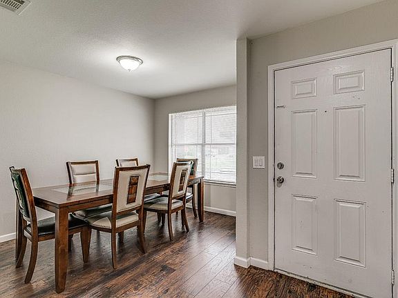 4th image of 951 Zachary Dr