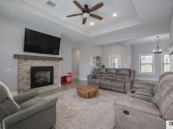 5th image of 366 Sangria Ln